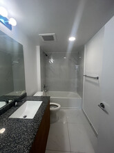 186 NW 13th St, Unit B2 in Miami, FL - Building Photo - Building Photo