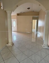 9287 NW 120th Terrace in Hialeah Gardens, FL - Building Photo - Building Photo