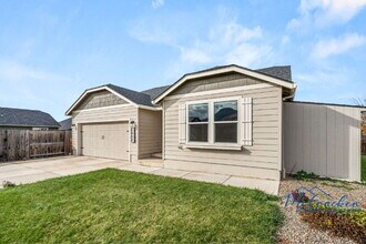 3451 Durst St in Medford, OR - Building Photo - Building Photo