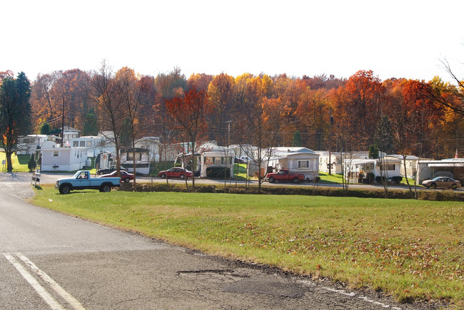 Thunderbird Terrace Mobile Home Park in East Canton, OH - Foto de edificio - Building Photo