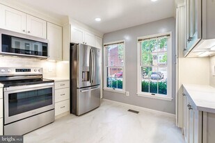 112 Gretna Green Ct in Alexandria, VA - Building Photo