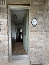 3099 Neyagawa Blvd in Oakville, ON - Building Photo - Building Photo