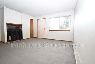 8 Hoffman Dr in Bozeman, MT - Building Photo - Building Photo