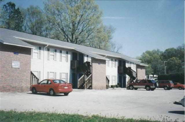 1109 Anderson St in Greenwood, SC - Foto de edificio - Building Photo