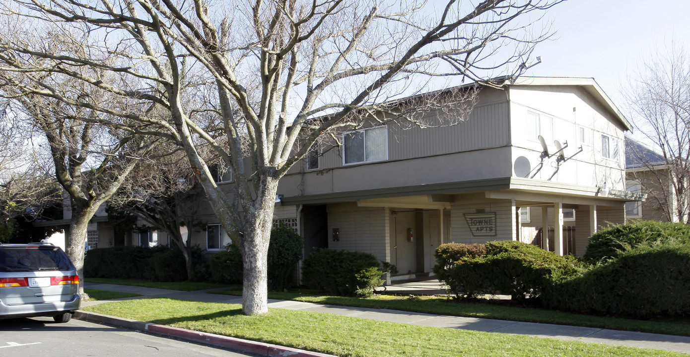 Towne Apartments in Fairfield, CA - Building Photo