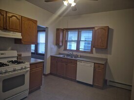 105 3rd St, Unit 105 Third in Medford, MA - Building Photo