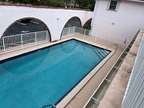 11131 Royal Palm Blvd, Unit #1 in Coral Springs, FL - Foto de edificio - Building Photo