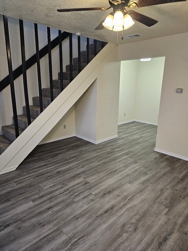 Studio Place Apartments in Denton, TX - Foto de edificio - Building Photo