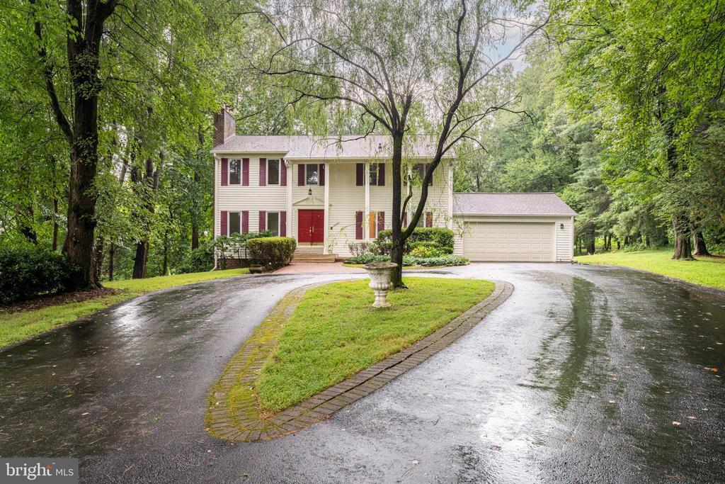 10518 Brevity Dr in Great Falls, VA - Building Photo