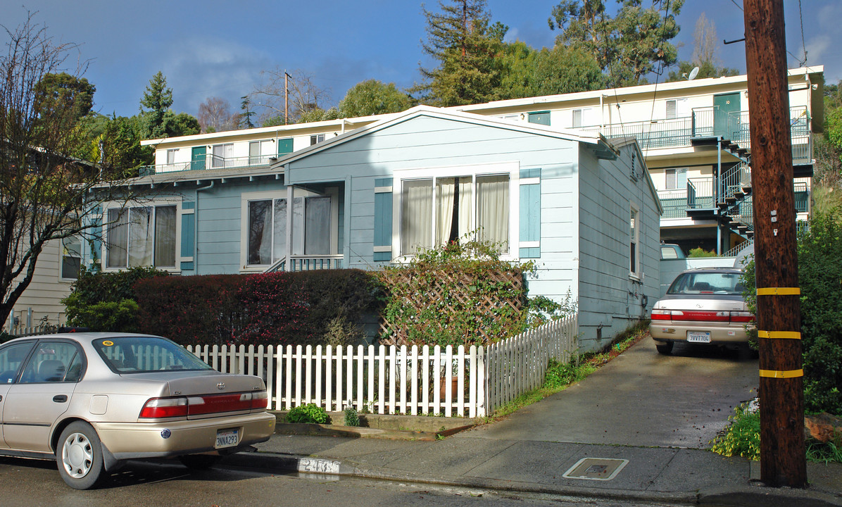 239-243 Union St in San Rafael, CA - Building Photo