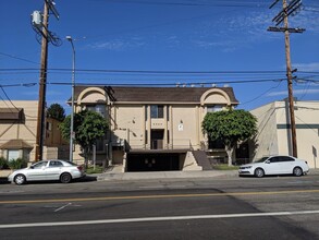 5949 Whitsett Ave in North Hollywood, CA - Foto de edificio - Building Photo