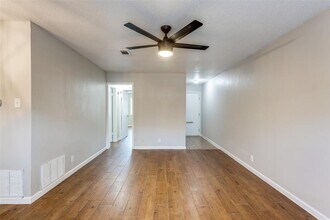 3459 Greystone Dr in Austin, TX - Foto de edificio - Building Photo