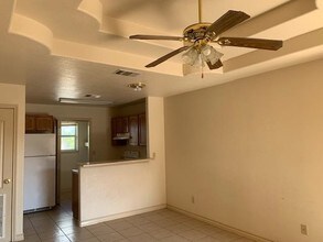 3008 E Stewart St-Unit -5 in Laredo, TX - Building Photo - Building Photo