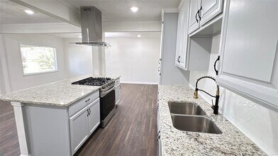 3910 Englewood St in Houston, TX - Building Photo - Building Photo