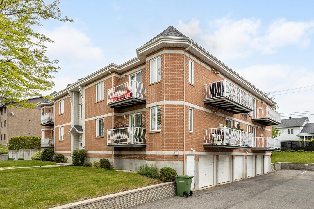 17724 de Pierrefonds in Montréal, QC - Building Photo