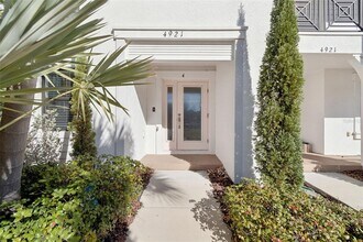 4921 W Paul Ave in Tampa, FL - Building Photo - Building Photo