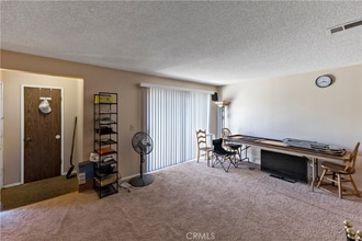 4494 N Valentine Ave in Fresno, CA - Building Photo - Building Photo