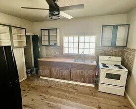 622 S Navidad St in San Antonio, TX - Building Photo - Building Photo