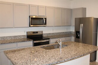 17567 Crescent Moon Lp in Bradenton, FL - Building Photo - Building Photo