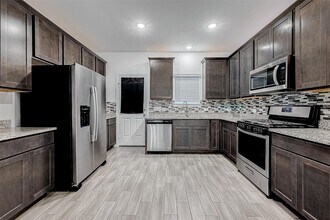 25407 Northpark Lake Dr in Porter, TX - Building Photo - Building Photo