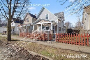 1113 Alpine Ave NW in Grand Rapids, MI - Building Photo