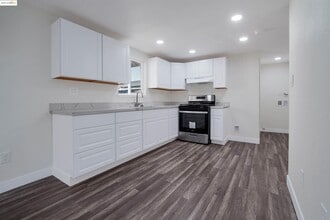 1378 Windsor Way in Brentwood, CA - Building Photo - Building Photo