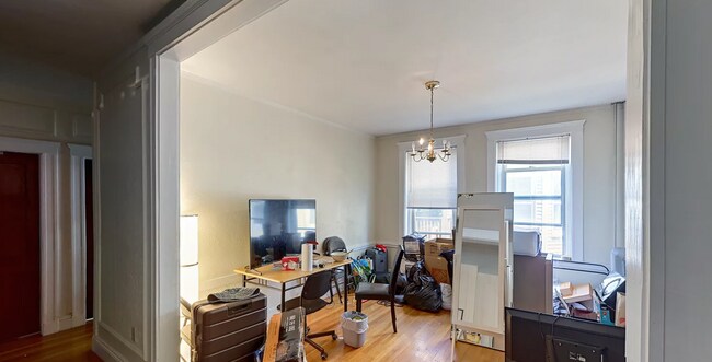 86 Maple St, Unit 1 in Malden, MA - Foto de edificio - Building Photo
