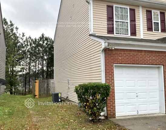 3800 Shenfield Dr in Union City, GA - Building Photo - Building Photo