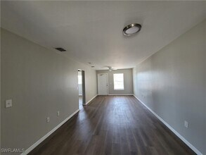 1904 Santa Barbara Blvd in Cape Coral, FL - Building Photo - Building Photo