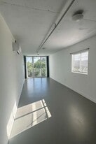 542 SW 3rd St in Miami, FL - Building Photo