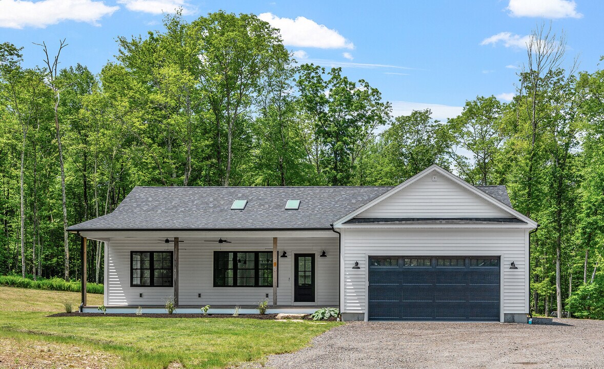 461 Chestnut Hill Rd in Killingly, CT - Building Photo
