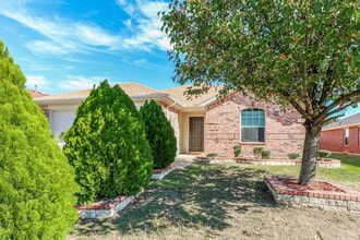 3020 Meadowbrook Dr in Grand Prairie, TX - Building Photo - Building Photo