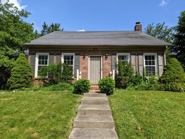 property at 3221 Hunters Point Dr