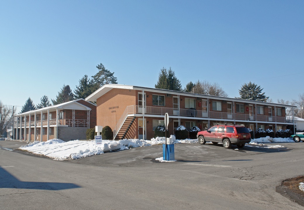 Executive Apartments in Lewisburg, PA - Building Photo