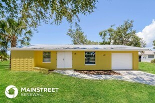 401 Bonita Ave NW in Port Charlotte, FL - Building Photo