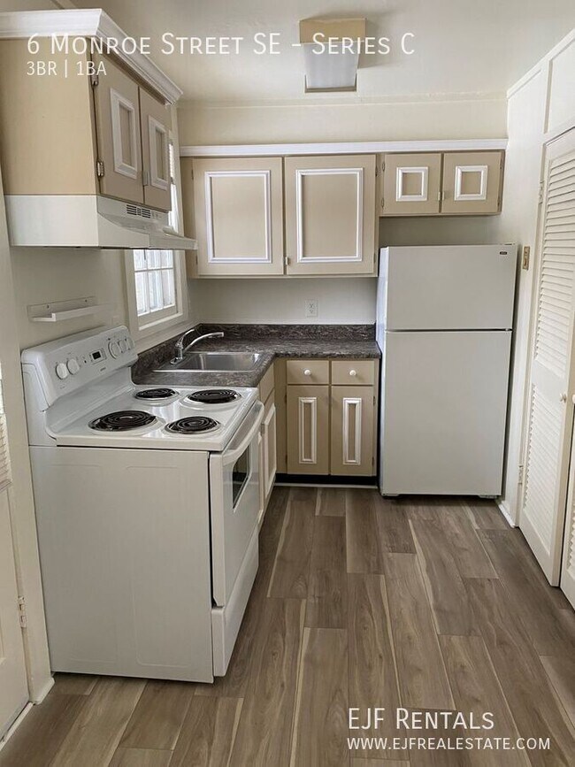 6 Monroe St SE in Leesburg, VA - Building Photo - Building Photo