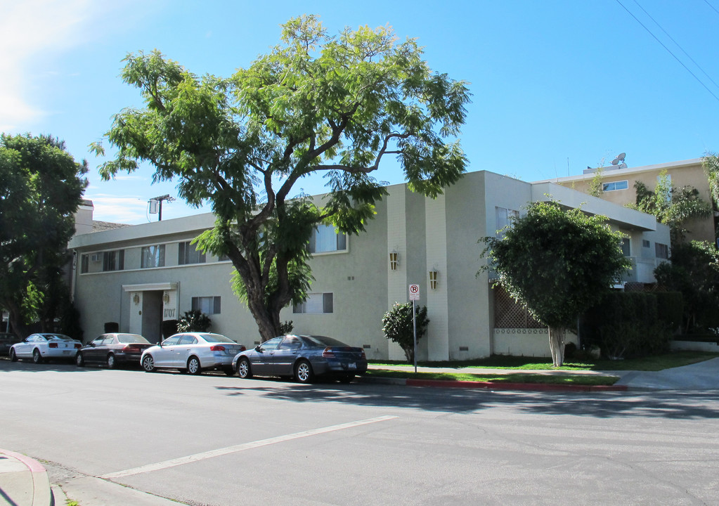 1707 Brockton Ave in Los Angeles, CA - Foto de edificio