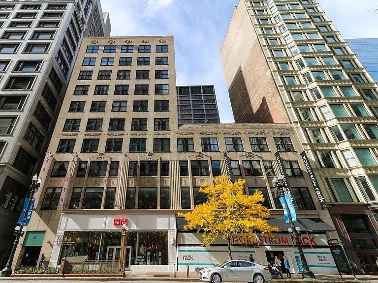 20 N State St, Unit 911 in Chicago, IL - Building Photo