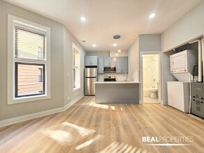 428 W Belden Ave, Unit 20 in Chicago, IL - Foto de edificio - Building Photo