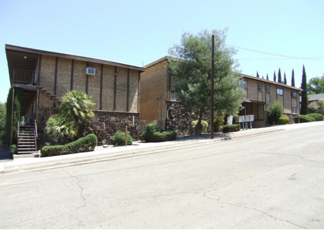 1575 Olive Ave in Redding, CA - Building Photo - Building Photo