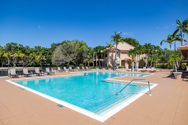 Oasis Naples Apartments in Naples, FL - Building Photo - Building Photo