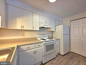 8380 Brockham Dr in Alexandria, VA - Building Photo - Building Photo