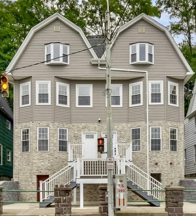 398 N Main St, Unit 2