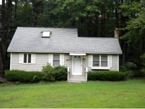 33 Pond Rd in Derry, NH - Building Photo - Building Photo