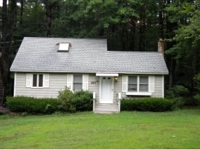 33 Pond Rd in Derry, NH - Foto de edificio - Building Photo