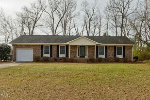 4610 Linden Rd in Linden, NC - Building Photo