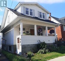 8 Carlotta Ave in Ottawa, ON - Building Photo