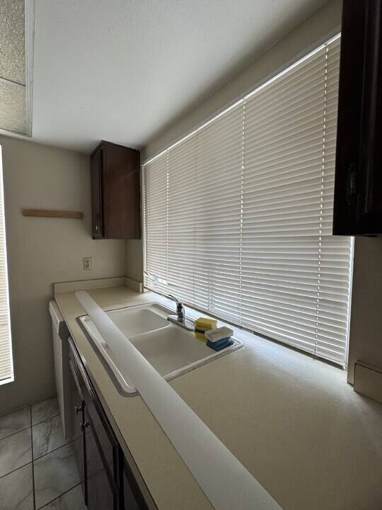 1405 E Vegas Valley Dr in Las Vegas, NV - Building Photo
