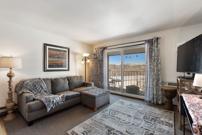 7900 Harwood Ave in Wauwatosa, WI - Building Photo - Building Photo