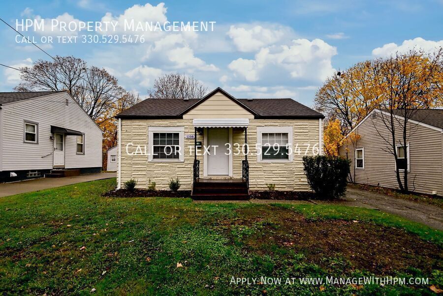 1198 Greenwood Ave in Akron, OH - Building Photo